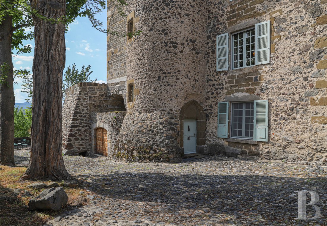 A 15th century chateau in a village of the Haute-Loire on the banks of the Allier - photo  n°6